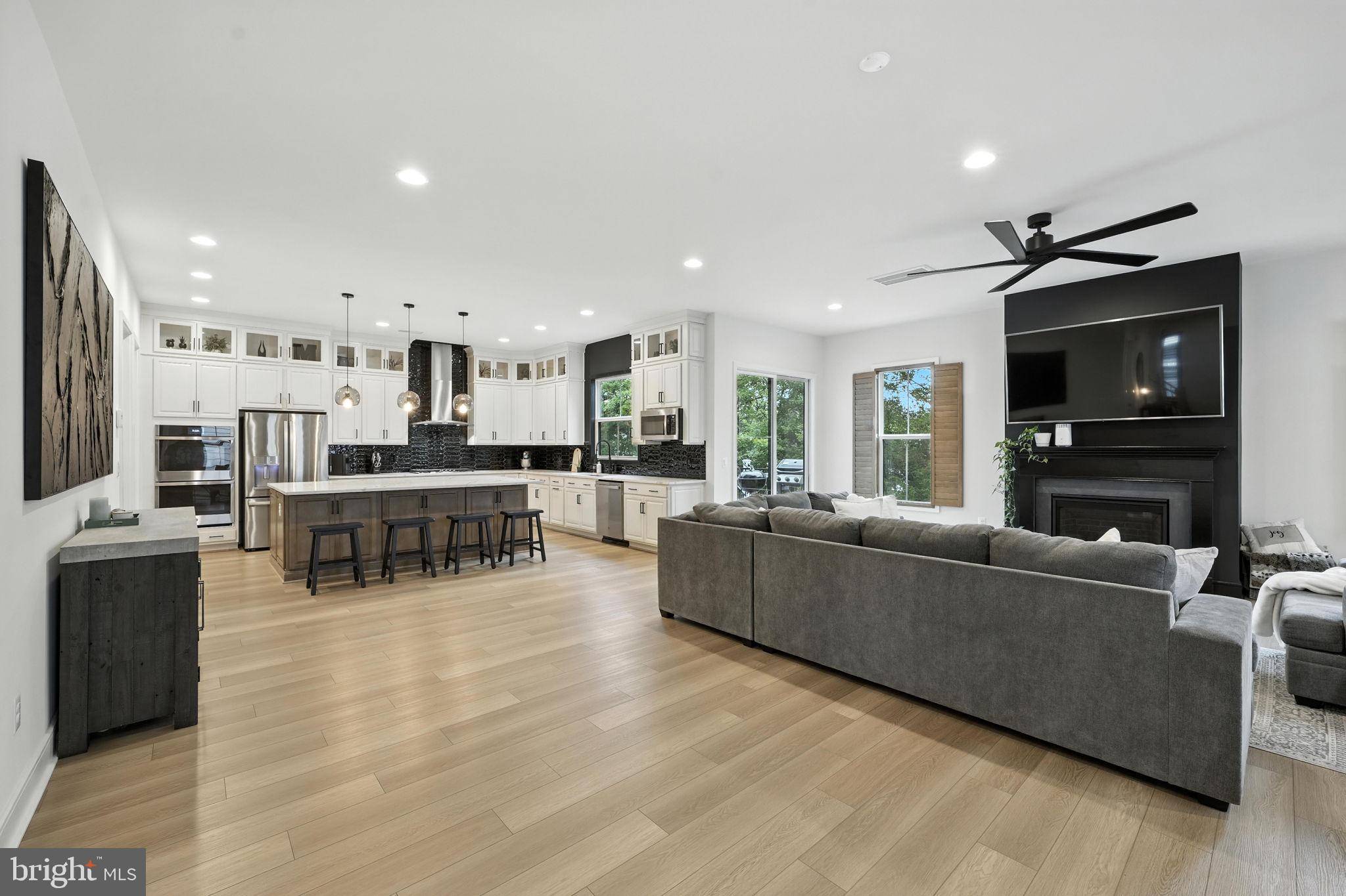 Aldie, VA 20105,24008 LITTLELEAF CT