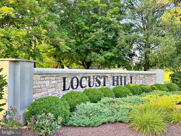 Charles Town, WV 25414,830 SAWGRASS DR