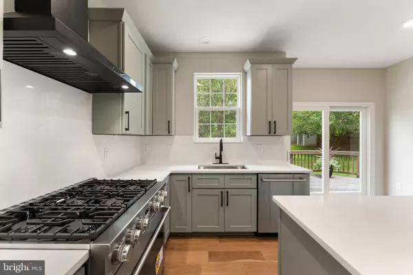 Woodbridge, VA 22193,14883 GRASSY KNOLL CT