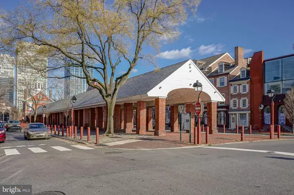 Philadelphia, PA 19147,200-10 LOMBARD ST #601