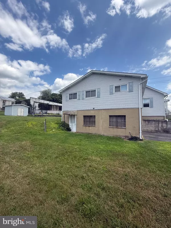 Pottsville, PA 17901,121 CHAMBERLAINE AVE