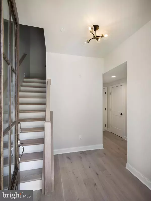 Newtown Square, PA 19073,341 HORSESHOE TRAIL