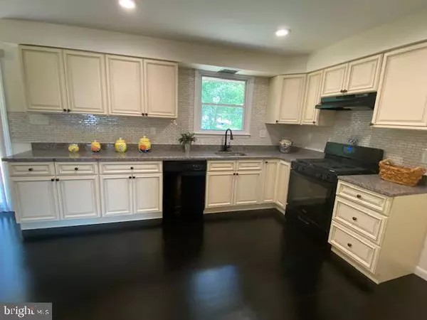Browns Mills, NJ 08015,327 W VIRGINIA RD