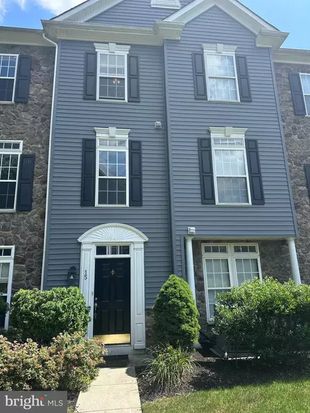 15 SWAN CT, Delran, NJ 08075