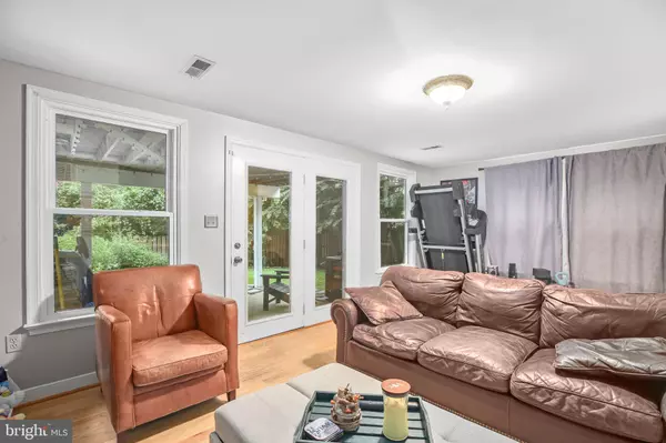 Fredericksburg, VA 22405,807 SHAW CT