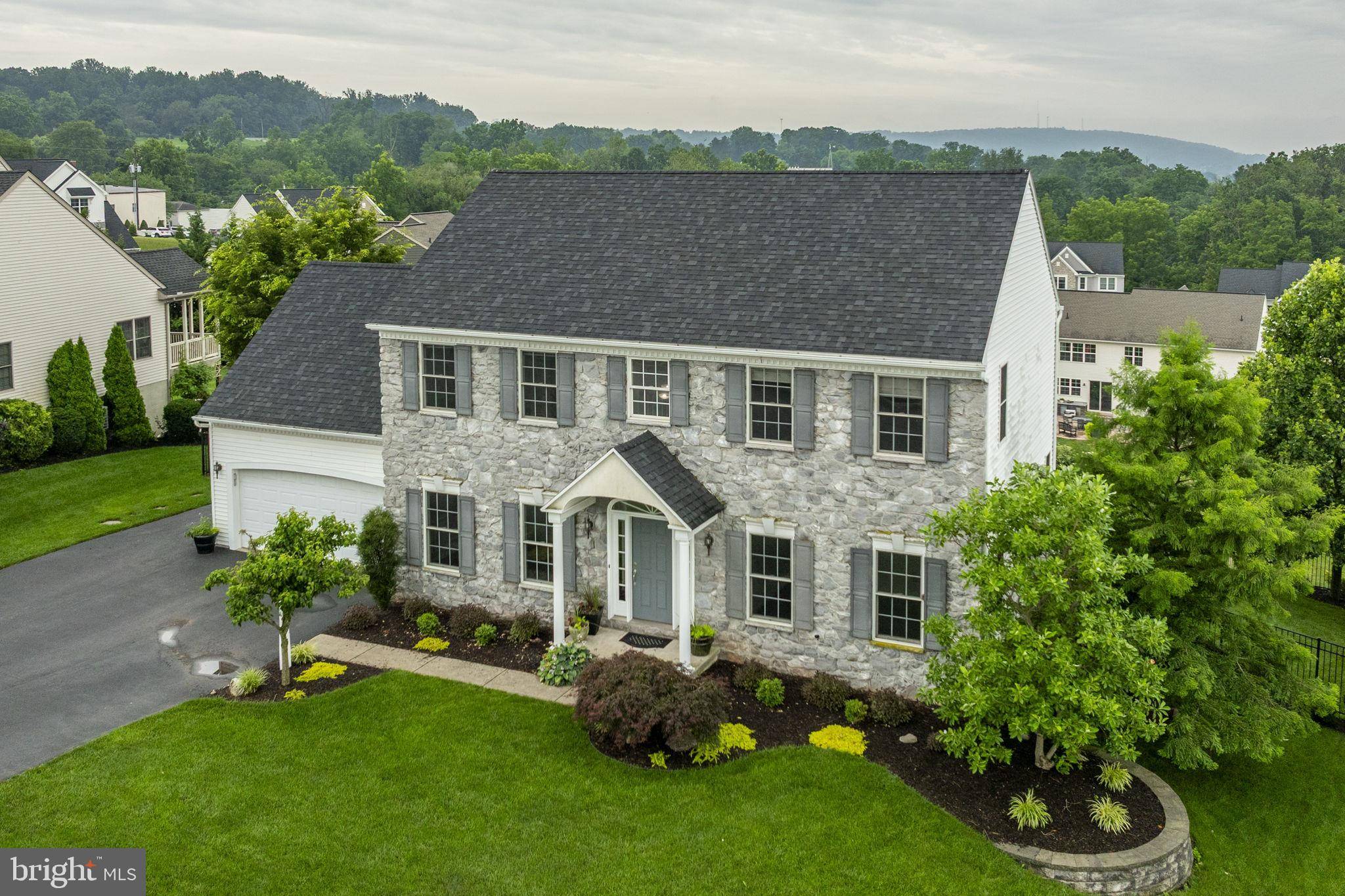 Stevens, PA 17578,4 SURREY DR