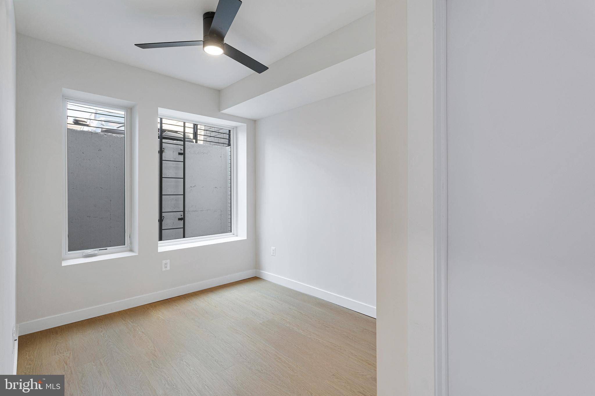 Washington, DC 20003,733 8TH ST SE #02