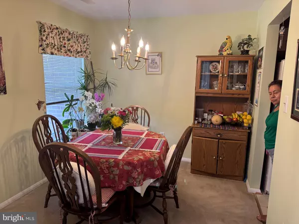 Gaithersburg, MD 20879,7804 GUILDBERRY CT #202