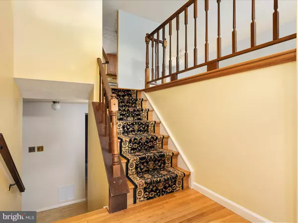 Vienna, VA 22181,2804 PEPPERWOOD CT