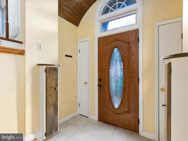 Vienna, VA 22181,2804 PEPPERWOOD CT