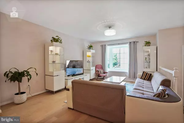 Fairfax, VA 22033,12340 FOX LAKE CT