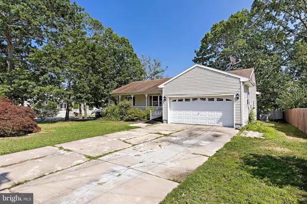 Manahawkin, NJ 08050,141 HATCH LN