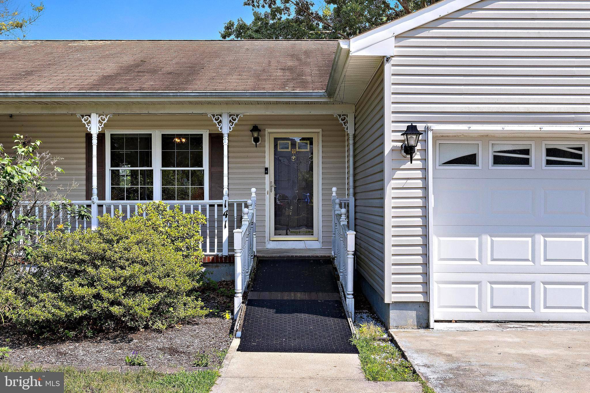 Manahawkin, NJ 08050,141 HATCH LN