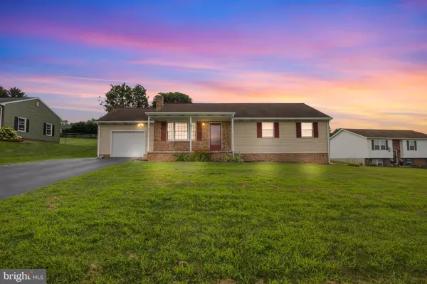 186 SKYLITE DR, Hanover, PA 17331