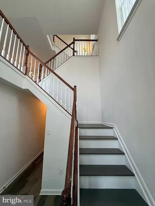 Herndon, VA 20171,2484 CLOVER FIELD CIR