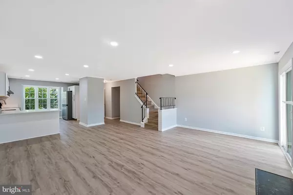 Chantilly, VA 20151,4158 PLEASANT MEADOW CT #108D