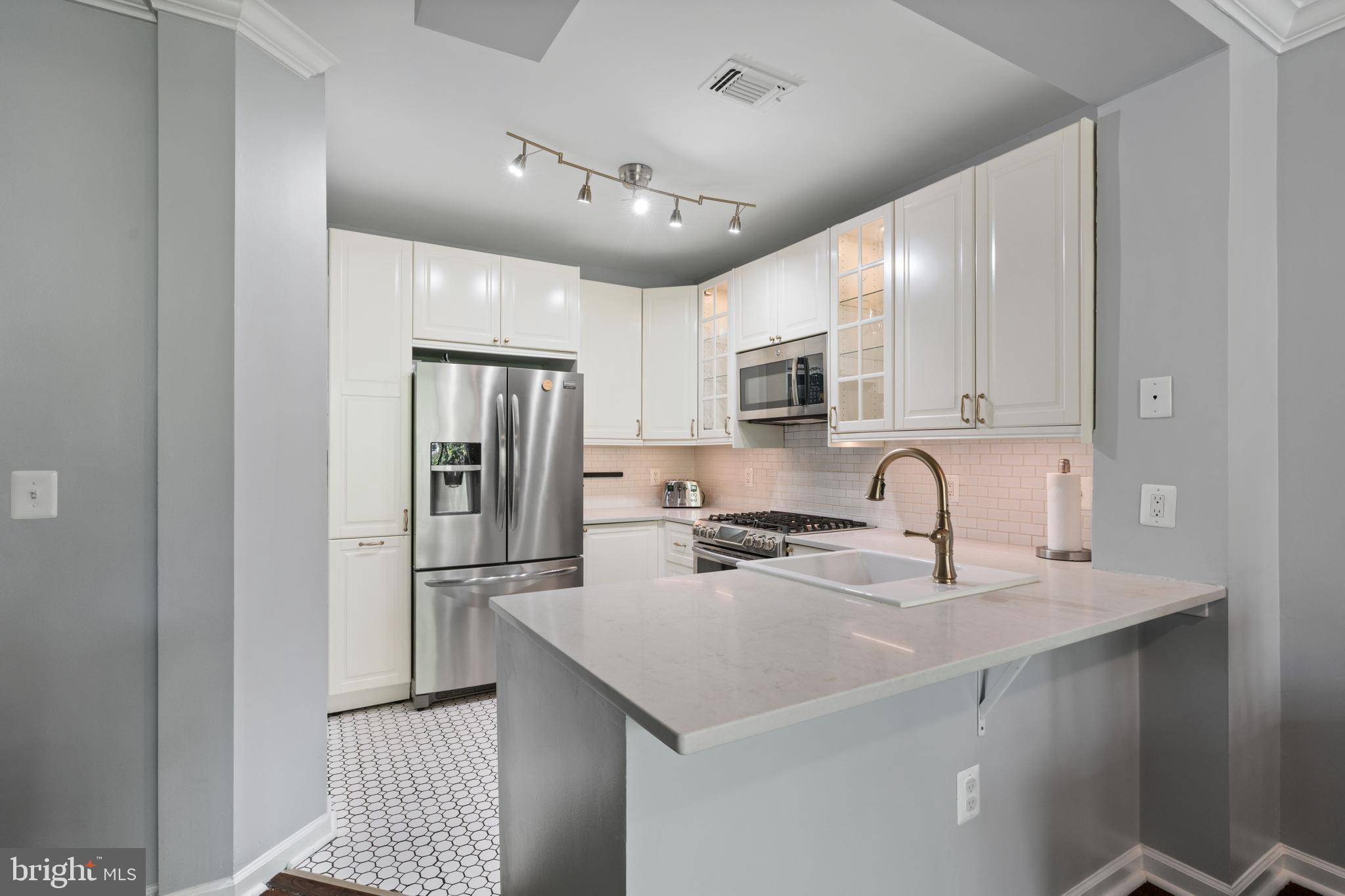 2201 WESTCOURT LN #302, Herndon, VA 20170