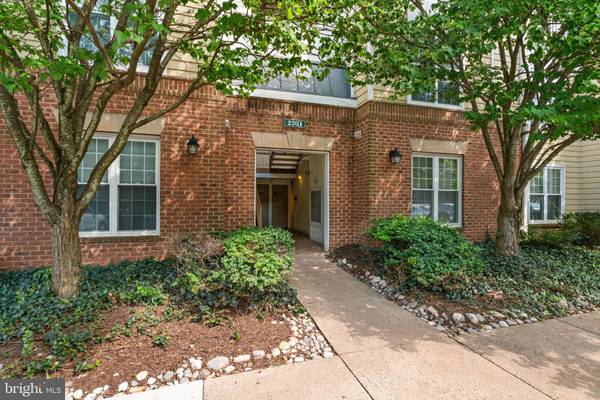 Herndon, VA 20170,2201 WESTCOURT LN #302