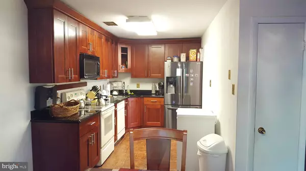 Burke, VA 22015,10699 SPRING OAK CT