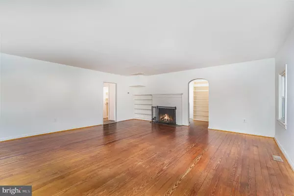 Colonial Beach, VA 22443,143 5TH ST