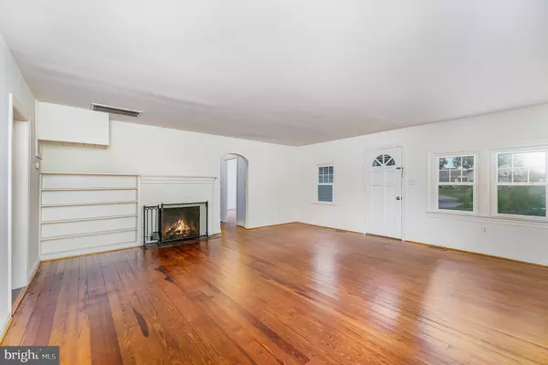 Colonial Beach, VA 22443,143 5TH ST