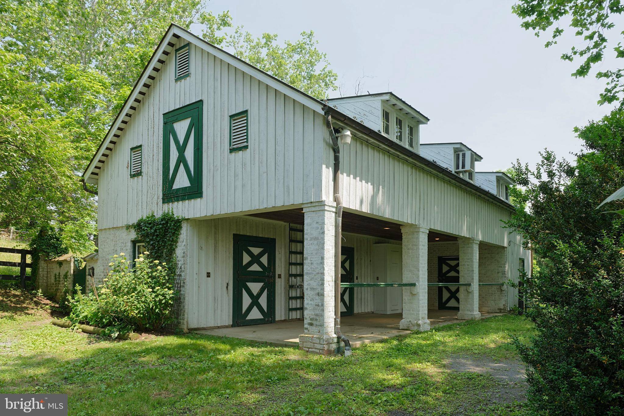 Middleburg, VA 20117,21933 FOXCROFT RD