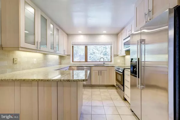 Bethesda, MD 20817,6710 PERSIMMON TREE RD