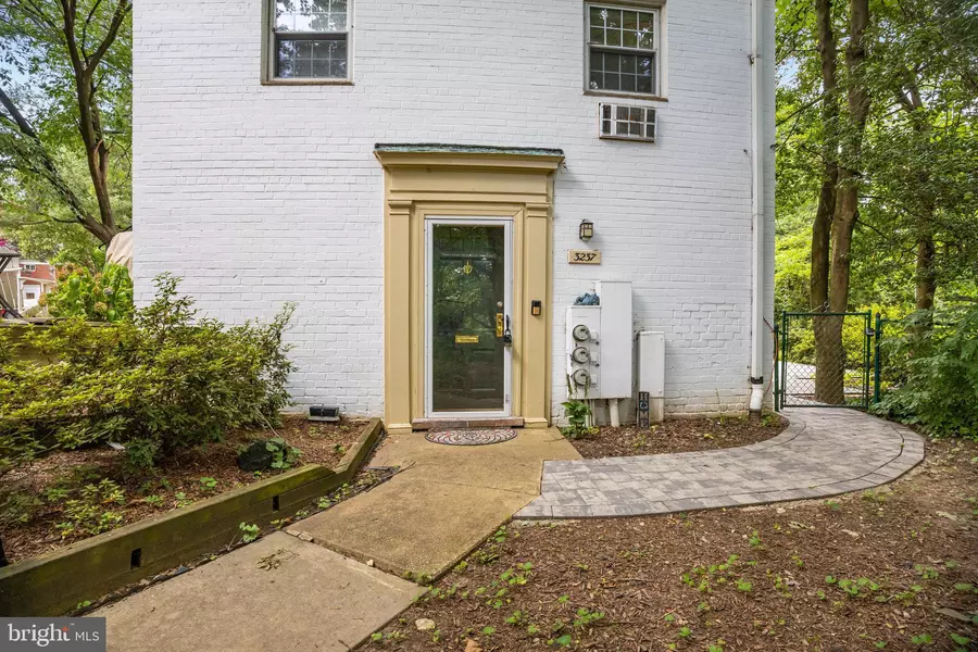 3237 RAVENSWORTH PL, Alexandria, VA 22302