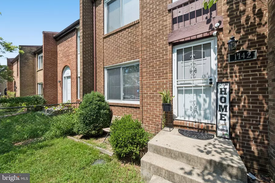 1142 BARNABY TER SE, Washington, DC 20032