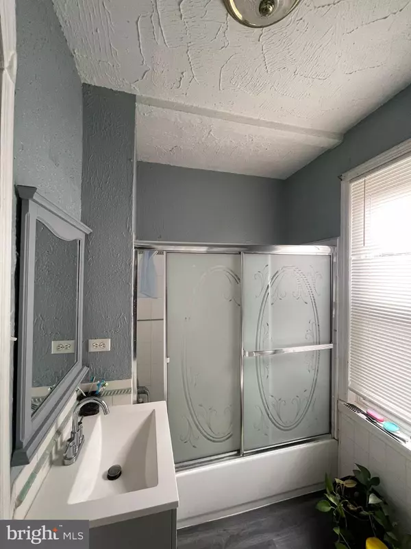 Philadelphia, PA 19144,52 E SEYMOUR ST