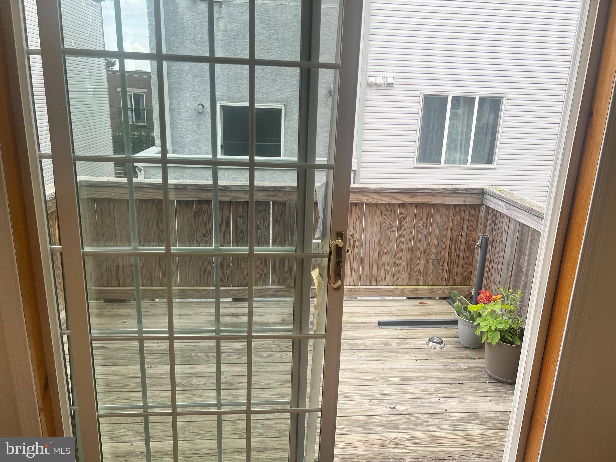 Philadelphia, PA 19145,2052 TASKER ST #2