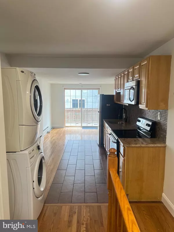 Philadelphia, PA 19145,2052 TASKER ST #2