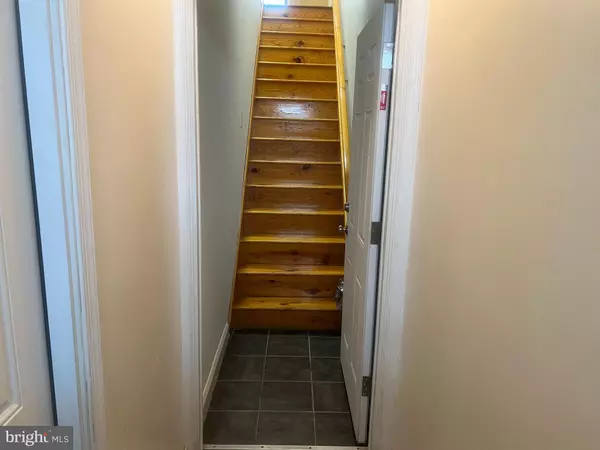 Philadelphia, PA 19145,2052 TASKER ST #2