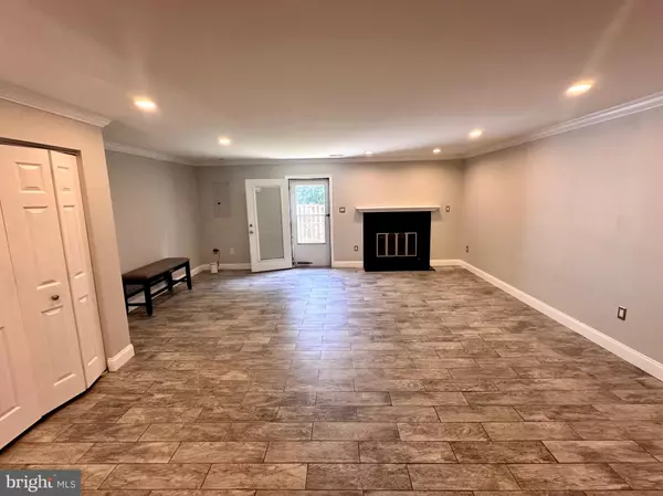 Triangle, VA 22172,18085 OLDE PORT LN