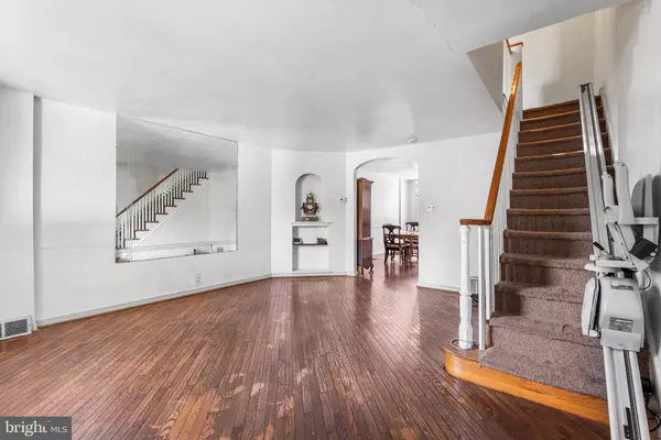 Philadelphia, PA 19149,7048 E ROOSEVELT BLVD