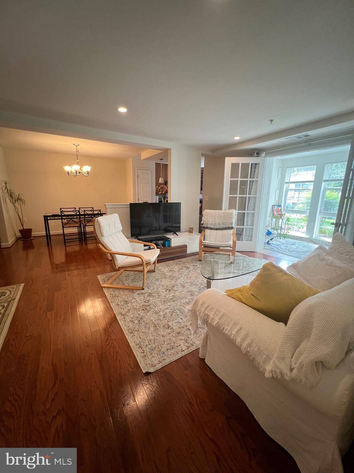 Arlington, VA 22204,4127 S FOUR MILE RUN DR #103