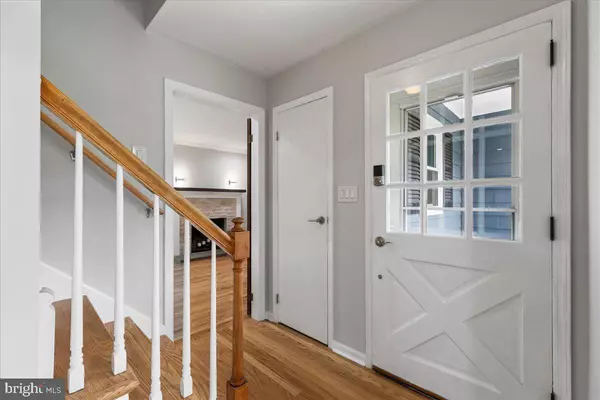 Princeton Junction, NJ 08550,206 HENDRICKSON DR