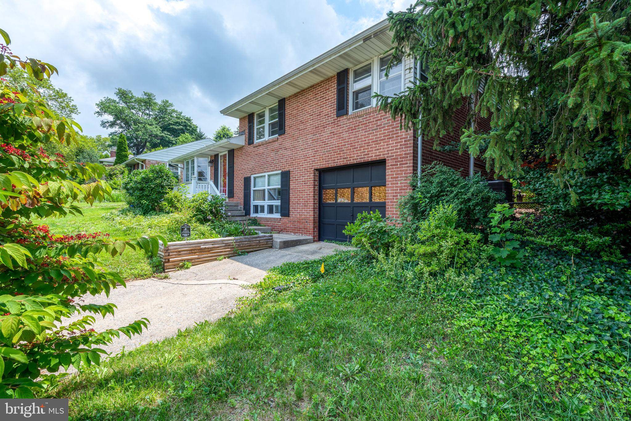 York, PA 17403,748 CLEARMOUNT RD