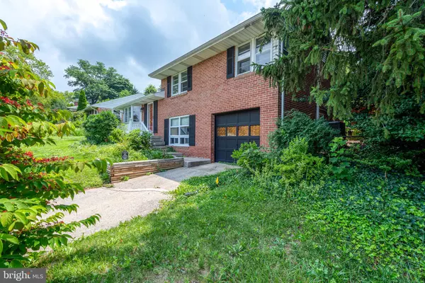 York, PA 17403,748 CLEARMOUNT RD