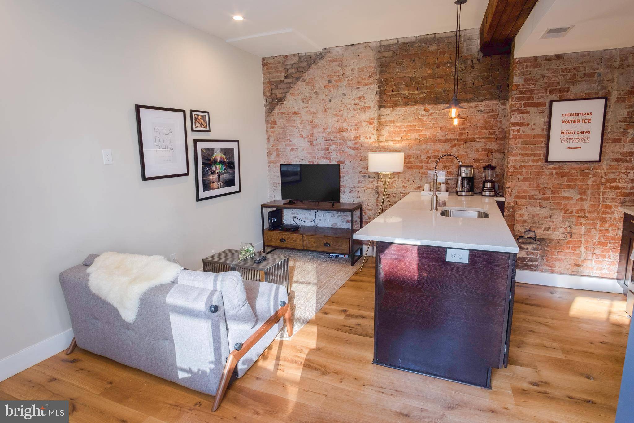 238 S 20TH ST #201, Philadelphia, PA 19103