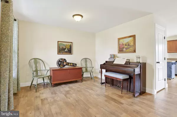 Mount Joy, PA 17552,122 LAKESIDE XING