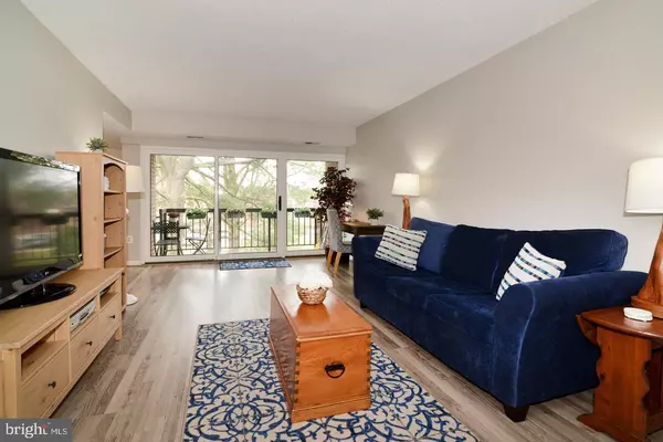 Fairfax, VA 22031,9735 KINGS CROWN CT #201
