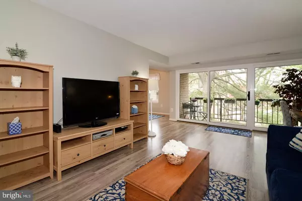 Fairfax, VA 22031,9735 KINGS CROWN CT #201