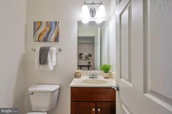 Arlington, VA 22204,4117 S FOUR MILE RUN DR #A