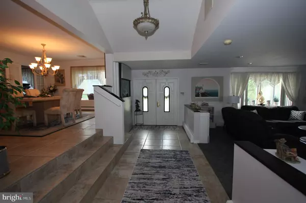 Absecon, NJ 08201,1 ARC CT