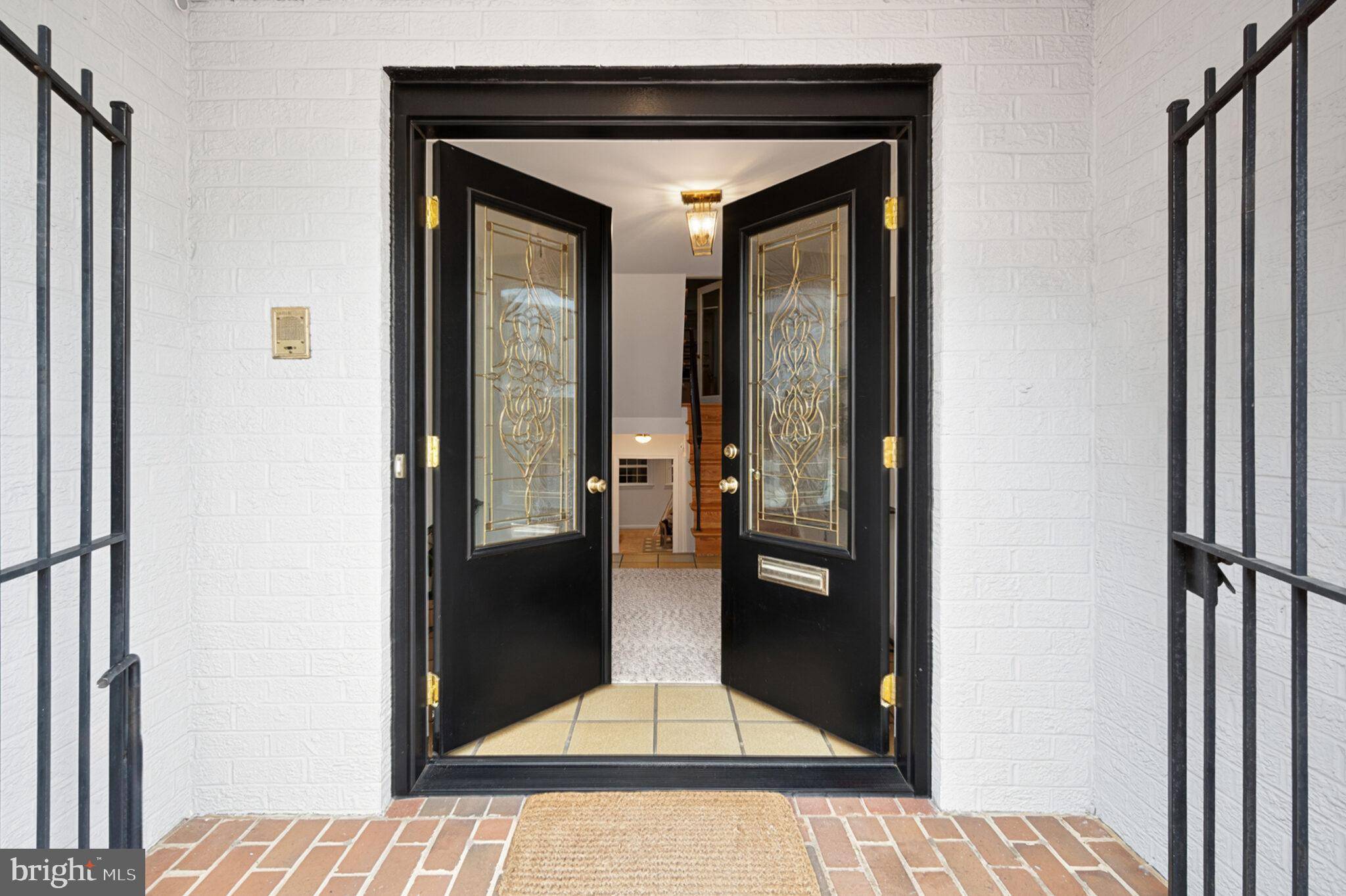Arlington, VA 22207,2042 N ABINGDON ST