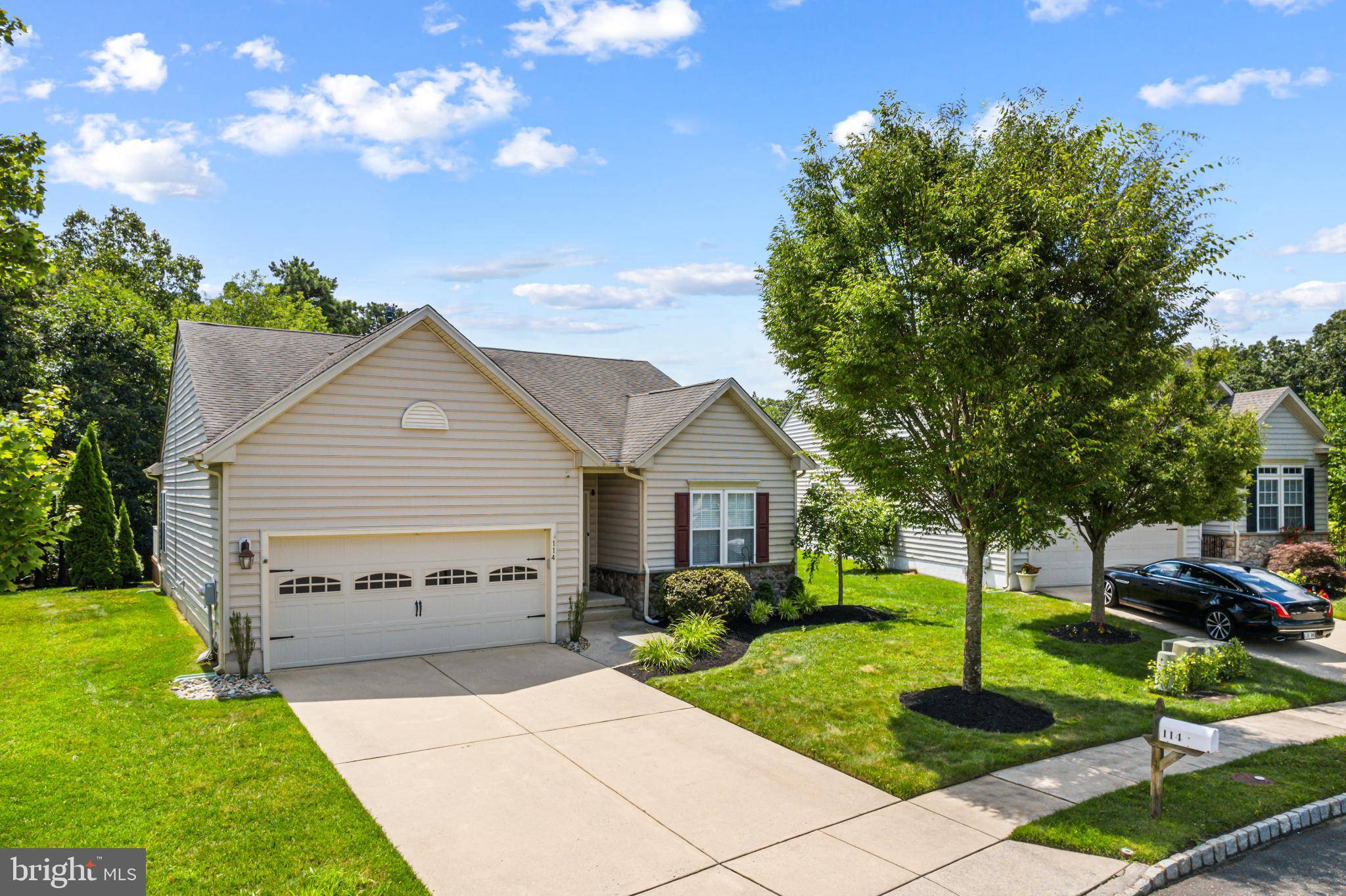 Berlin, NJ 08009,114 HEARTHSTONE DR