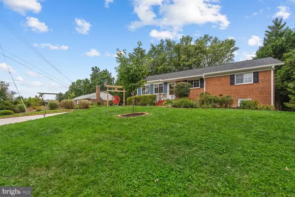 Annandale, VA 22003,3826 PICKETT CT