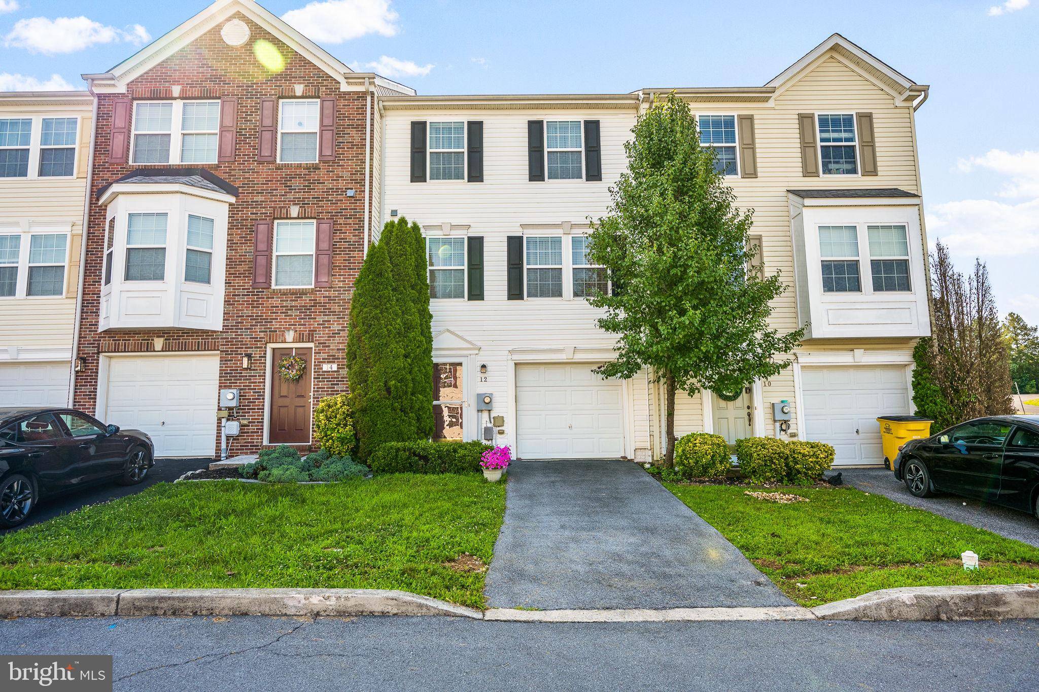 12 LOPEZ DR, Martinsburg, WV 25405
