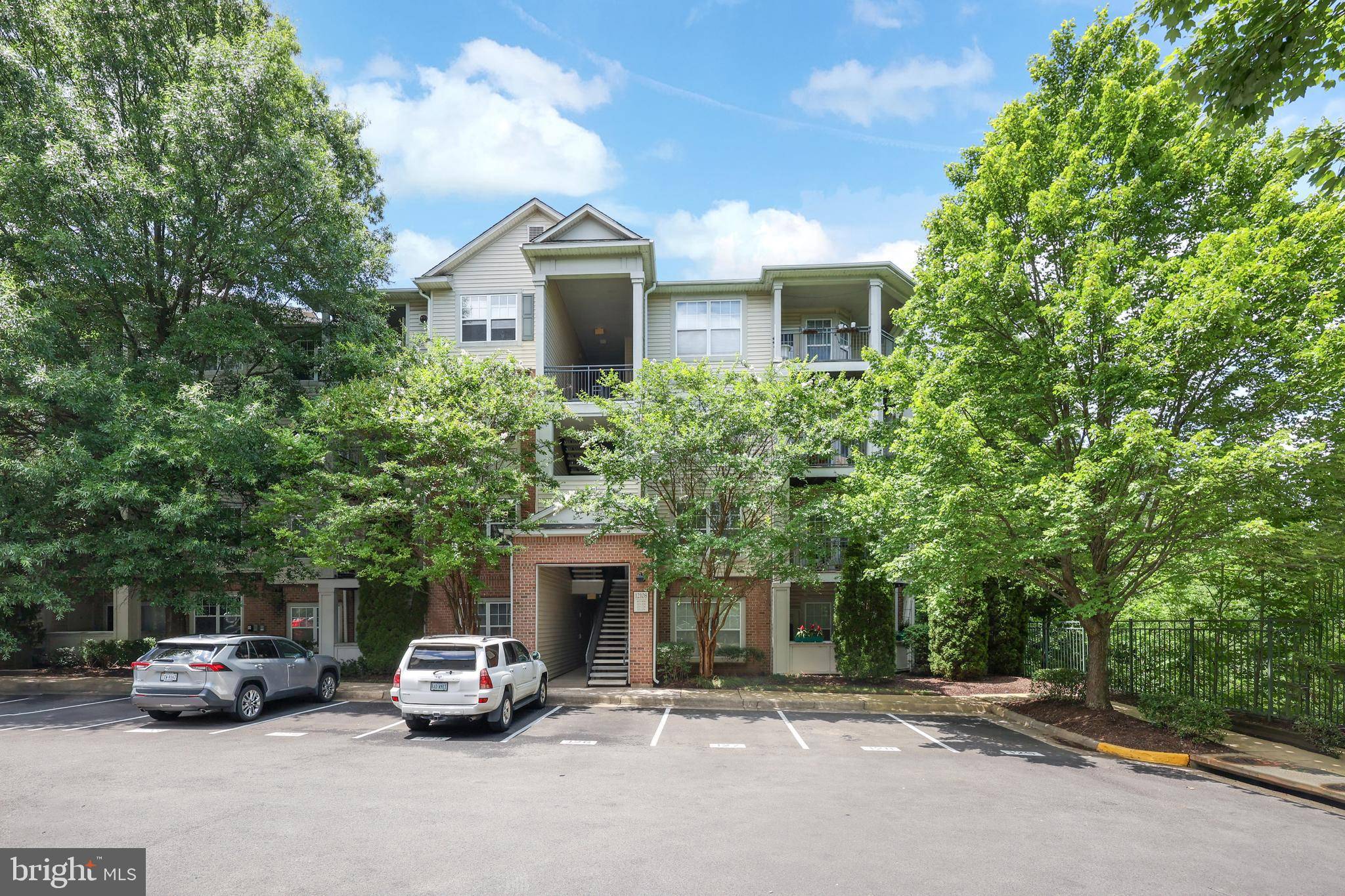 12108 GARDEN GROVE CIR #203, Fairfax, VA 22030